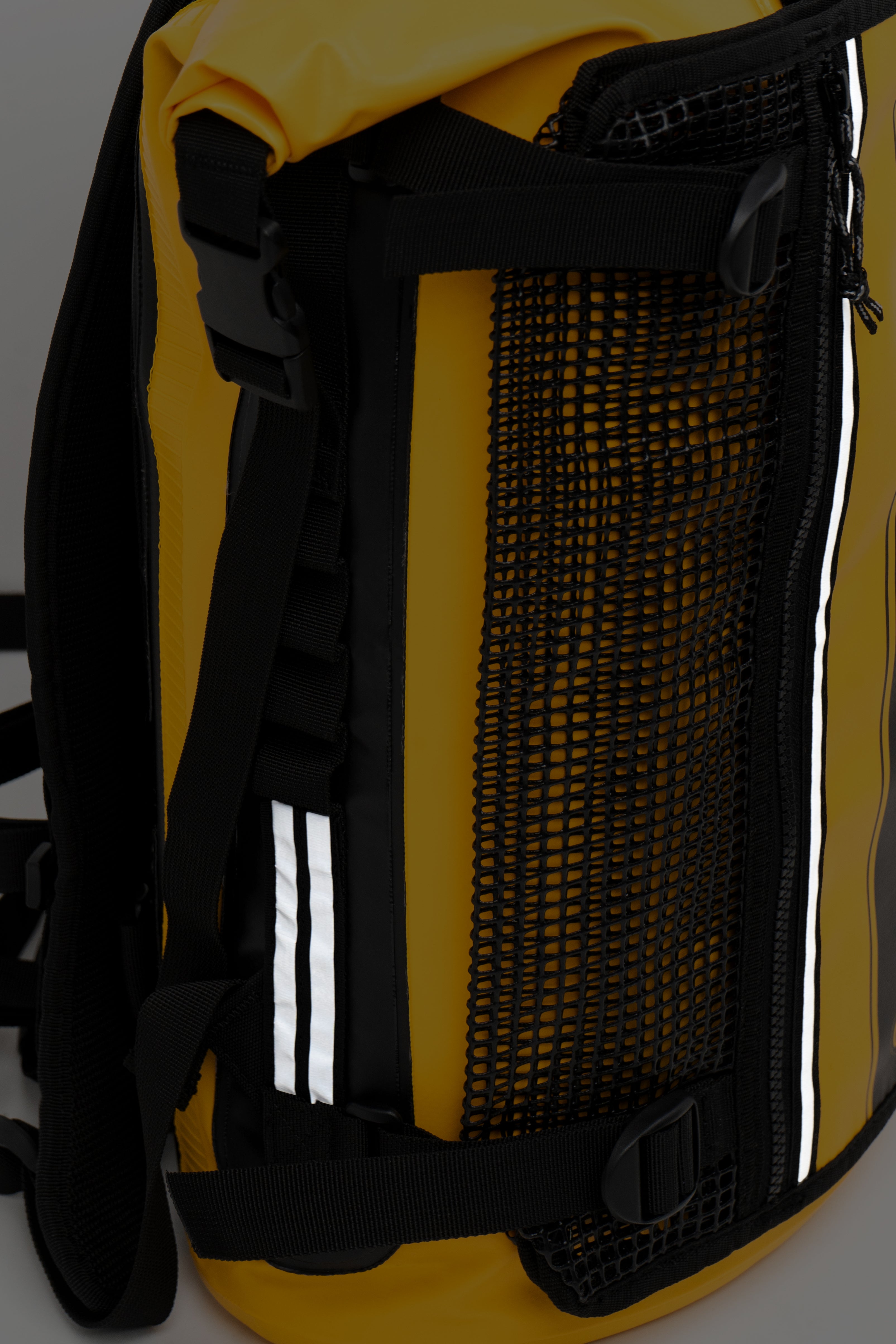 Sac ordinateur étanche Feelfree Roadster 15L détail bande réfléchissante