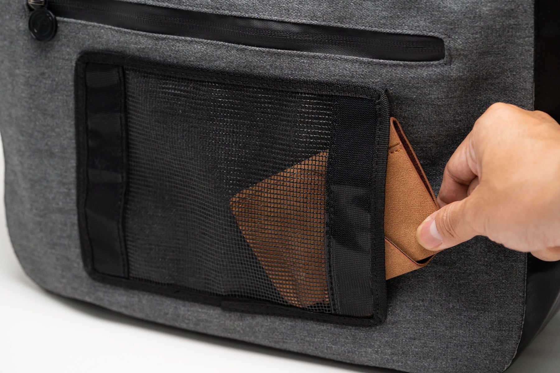 Sac bandoulière gris, poche filet frontale, Urbanion Eco Messenger
