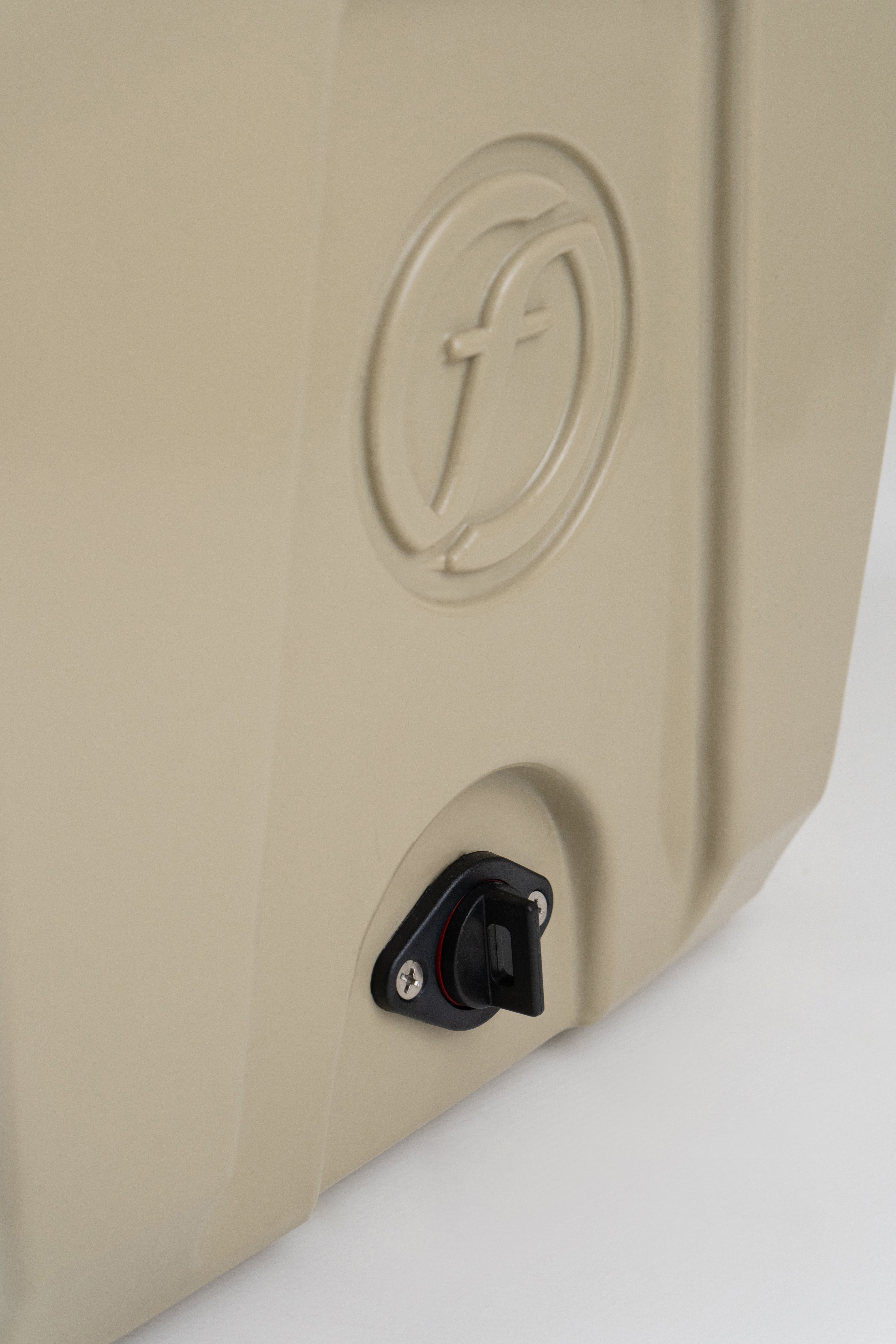 glacière hard cooler 25L détail bouche de vidange