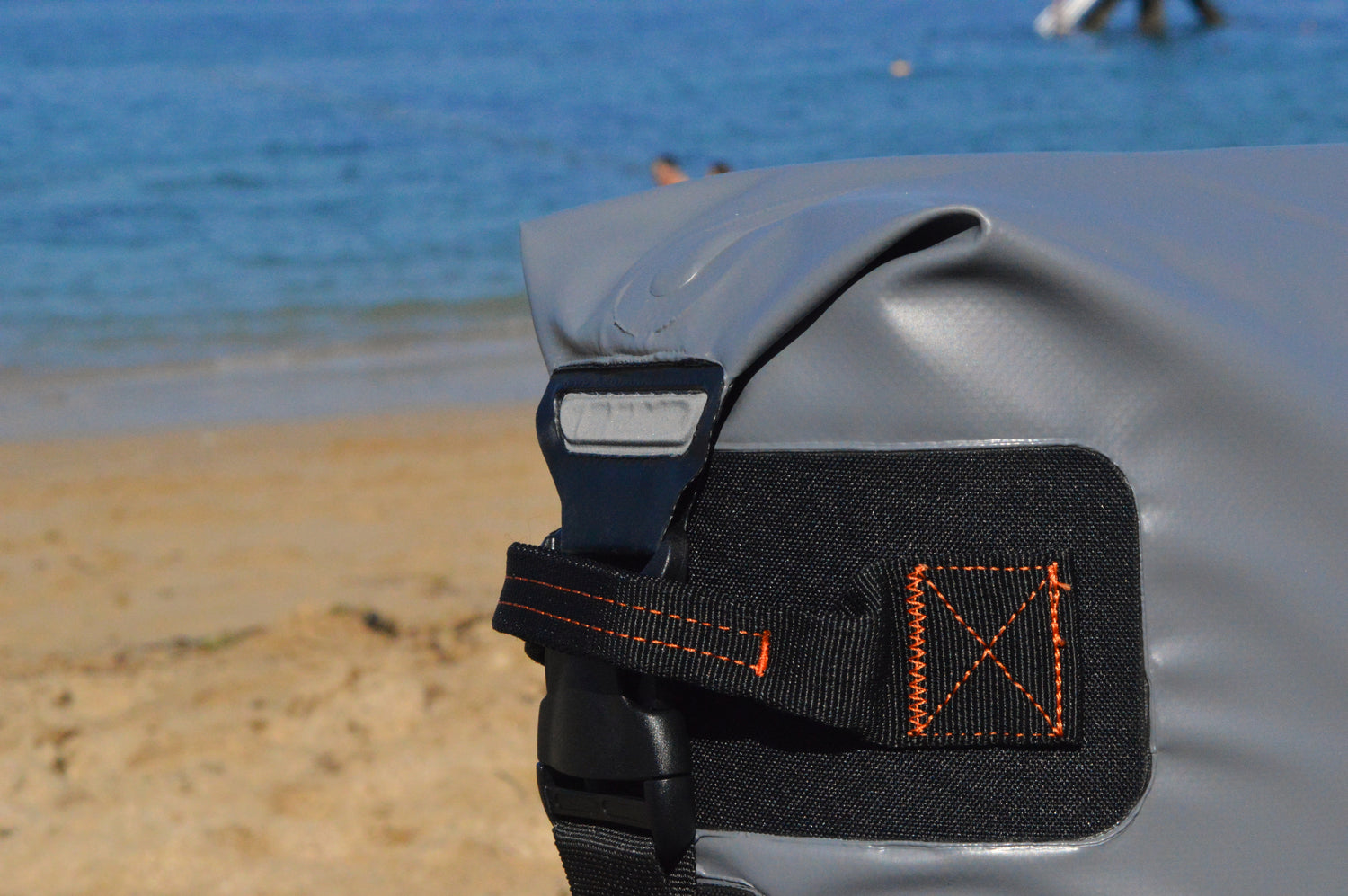 glacière étanche soft cooler détail clips de serrage