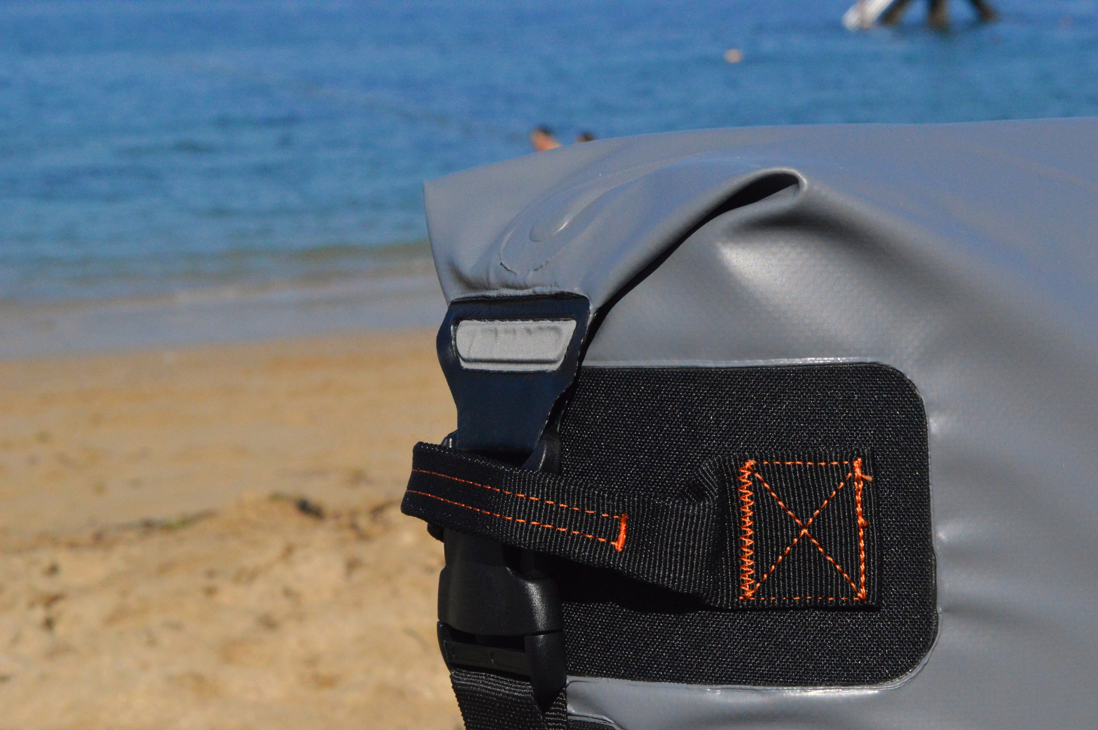 glacière étanche soft cooler détail clips de serrage