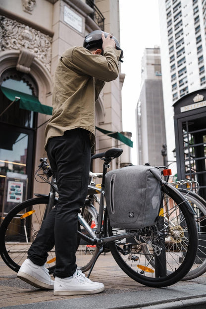 Sacoche Vélo Convertible en Sac à Dos – Recyclée &amp; Étanche